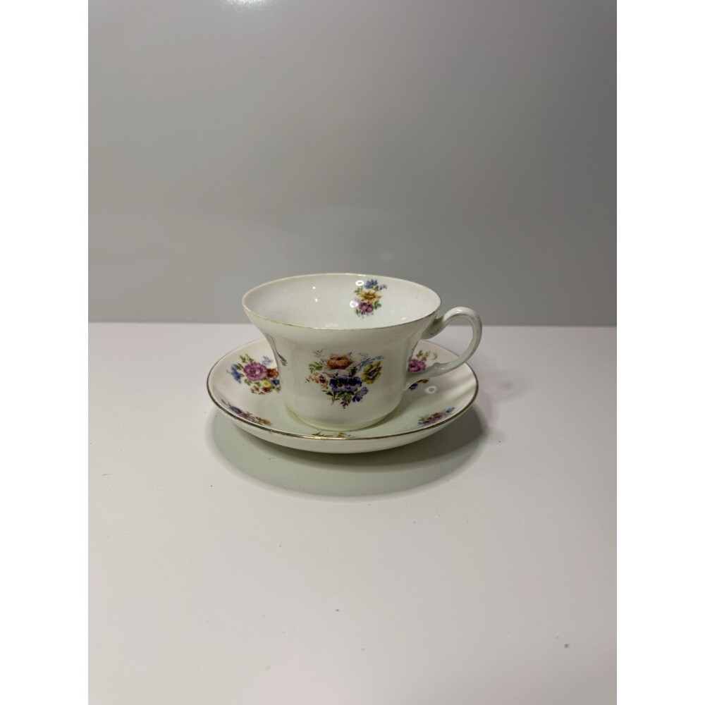 Vintage English Teacup & Saucer Floral Bouquet Gold Trim‎ Bone China England
